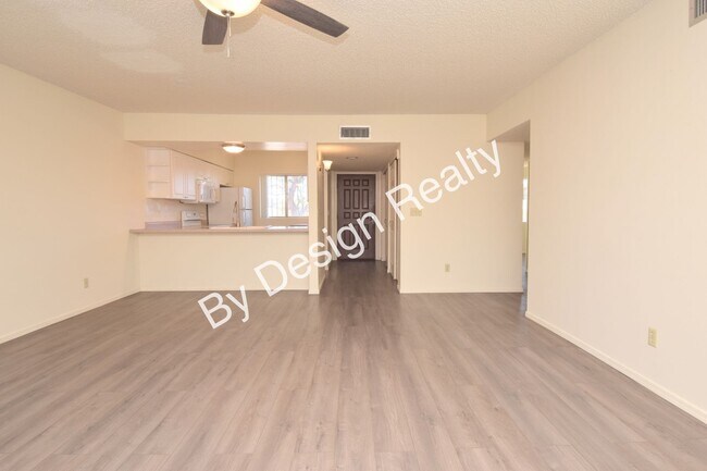 Building Photo - Pantano Parkway Townhome - Steps from The Loop
