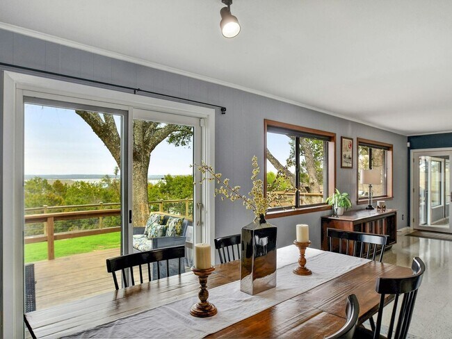 Foto del edificio - Vintage Canyon Lake Gem - 3 Bed/3 Bath - B...