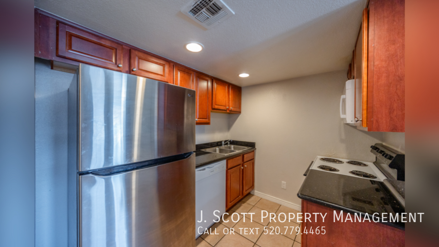 Primary Photo - 12440 N 20th St