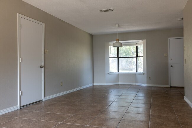 Building Photo - 1424 W Torrey St