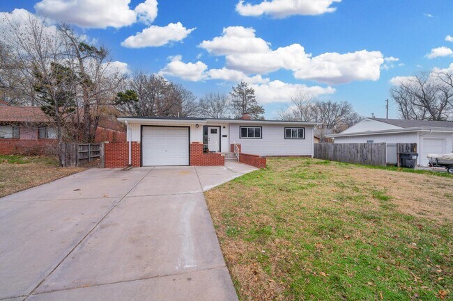 Building Photo - 1520 N Yale Blvd