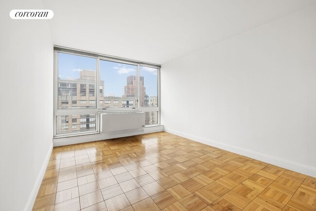Building Photo - 215 E 96th St