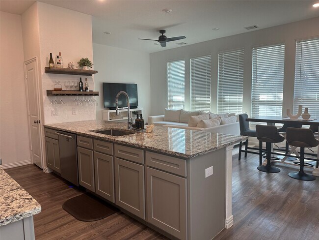 Foto del edificio - 4743 Glen Isle Dr