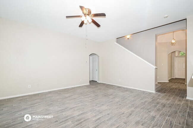 Building Photo - 3100 Silver Creek Dr