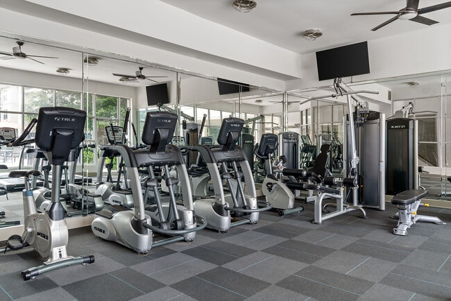 C242920_Sirona_GYM_03_03 - Sirona