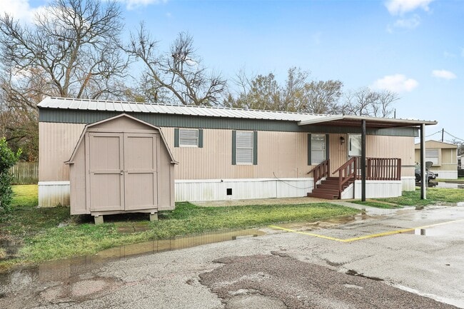 Building Photo - 2222 N Austin Ave