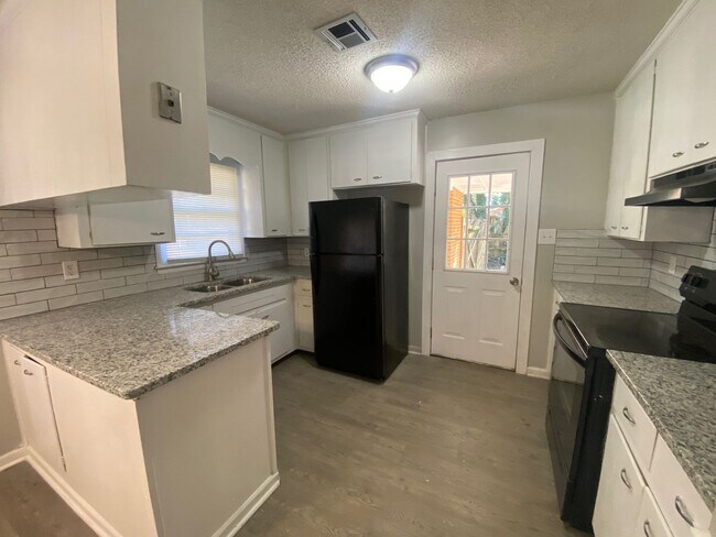 Foto del edificio - Completely Remodeled 3/2 in Prattville!