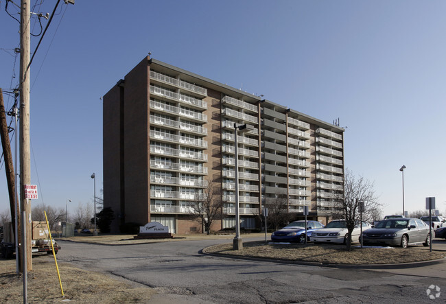 Primary Photo - Pioneer Plaza