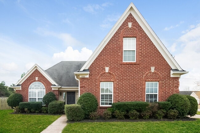 Building Photo - 1550 Far Dr