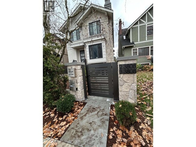 Building Photo - 3808 W 19th Ave