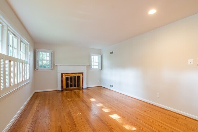 Building Photo - MUST SEE! Cozy Corner Cape in Chevy Chase is Move-in Ready!
