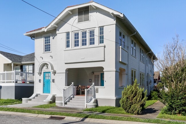 Building Photo - 3428 Delachaise St