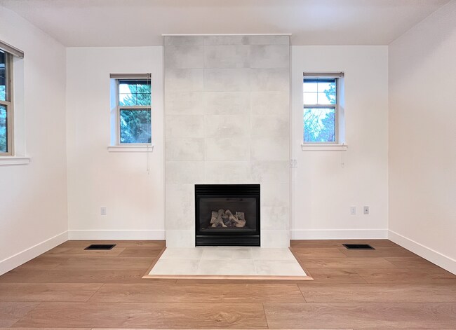 Foto del edificio - Modern Craftsman 4 Bedroom Home!