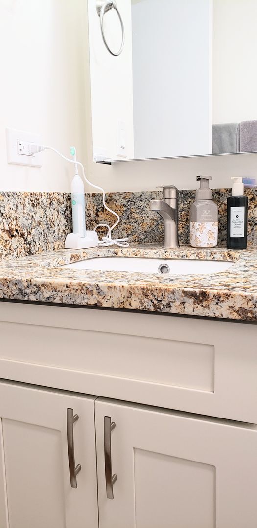 Building Photo - Iolani Court Plaza, Kapiolani, Renovated 1 Bederoom 1 Bathroom 1 Parking Condominium Centrally Lo...