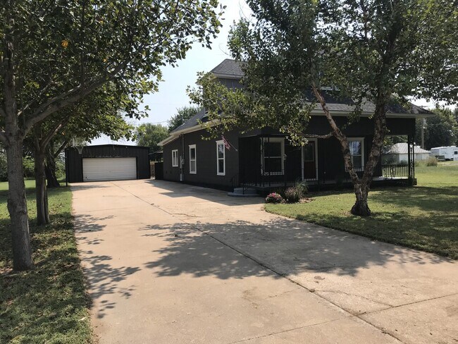 Building Photo - 516 S Main-River City