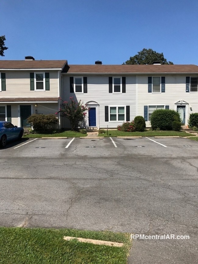 Foto del edificio - 200 Pine Forest Dr