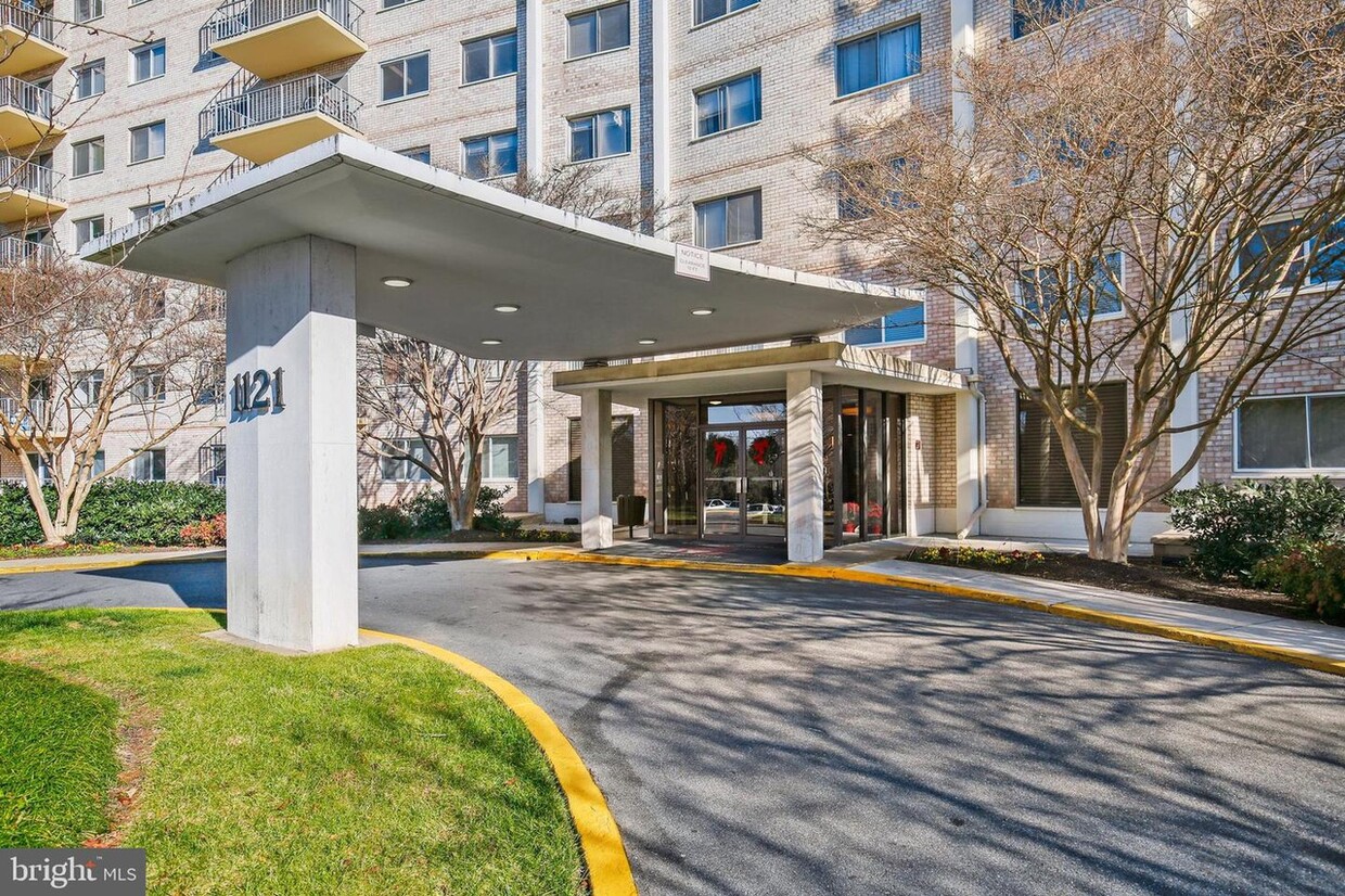 Foto principal - 1121 University Blvd W