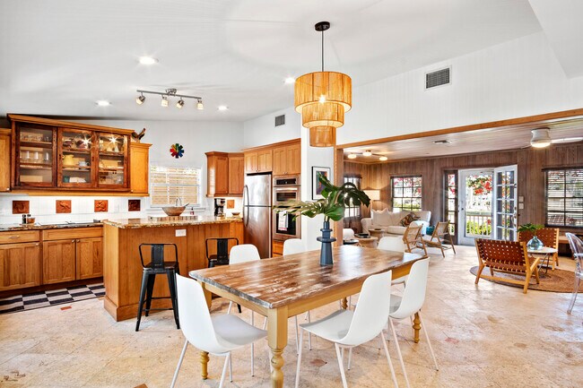 Building Photo - 160 Marine Way