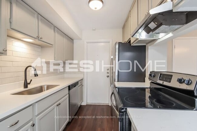 Foto del edificio - 10265 Colony Ct