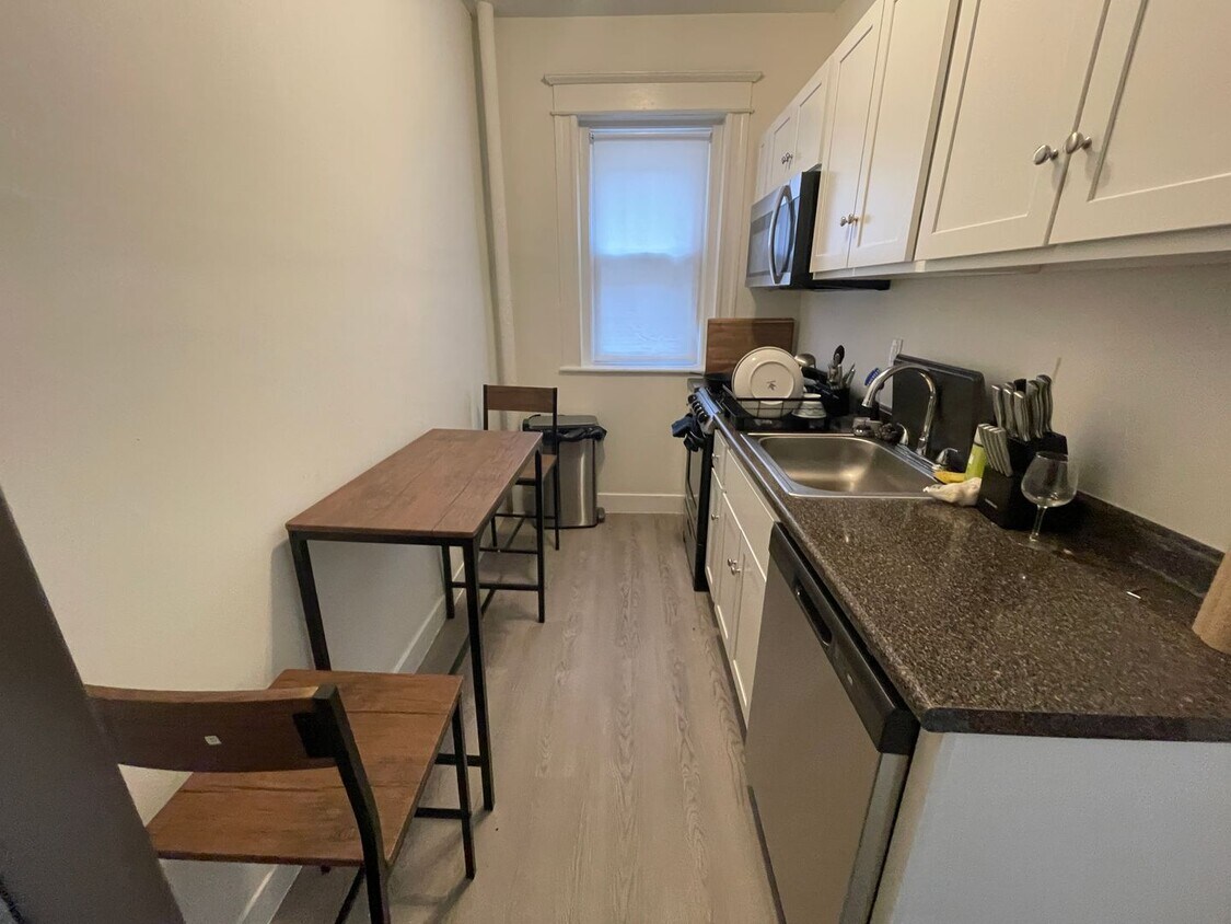 Foto del edificio - May 1 Awesome Studio with Huge bedroom and Separate Kitchen Close to T NO FEE