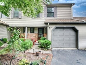 Building Photo - 402 Marten Rd