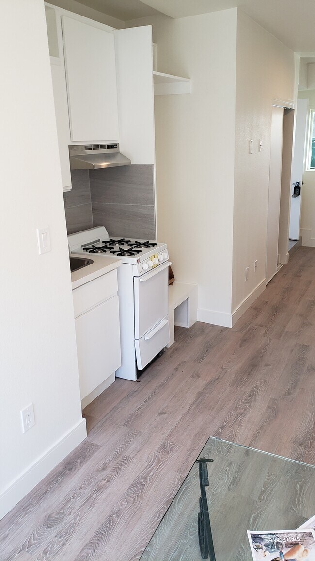 Kitchen comes with stove/oven & fridge/freezer - 2131 Carmona Ave