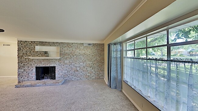 Foto del edificio - 2 Bedroom 2 Bathroom Home In Nichols Hills
