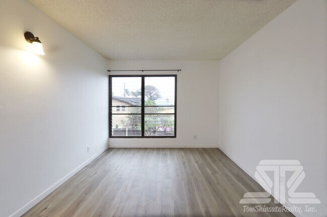 Building Photo - 2 Bedrooms | 1 Bathroom | 1 Parking in Wai...