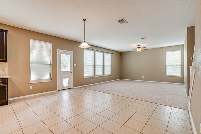 Foto del edificio - Welcome to this charming 3-bedroom, 2.5-ba...
