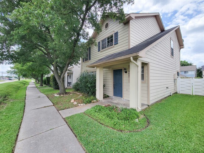 Foto del edificio - 9607 Farrell Dr