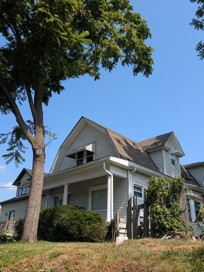 Building Photo - 1703 S Preston St