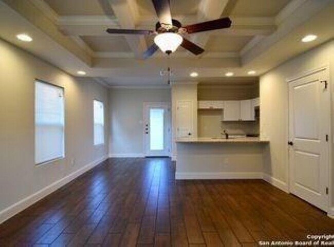 Foto del edificio - 6403 Melanzane Ave