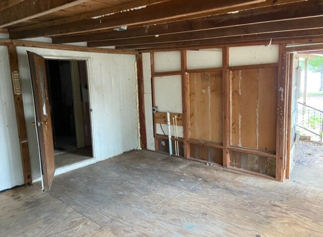 Building Photo - Indian Hills! - $290 Month / 500 Down