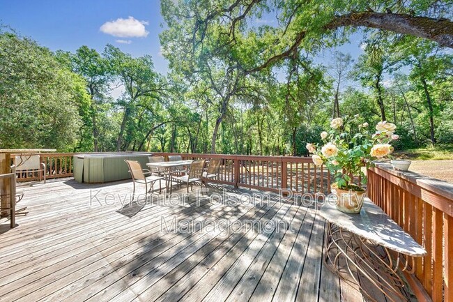 Foto del edificio - 2541 Deer Brush Ln