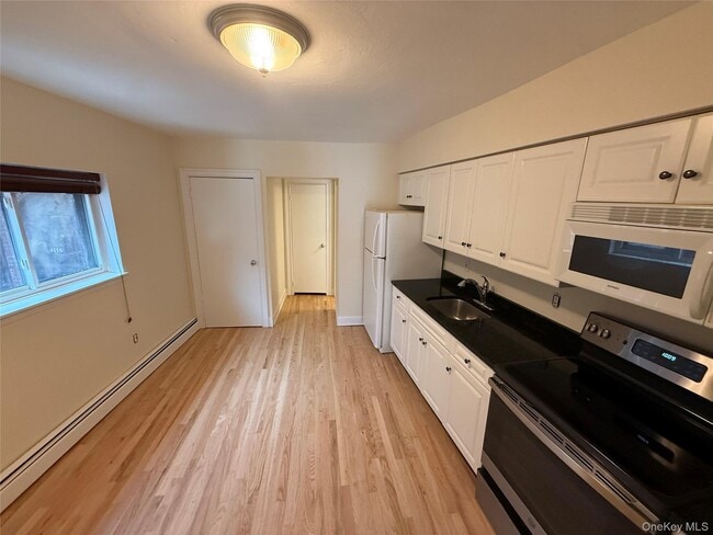 Foto del edificio - 125 Deer Park Ave
