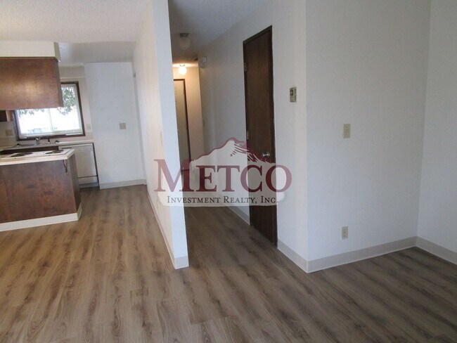 Building Photo - 04703