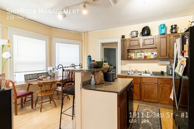 Building Photo - 1911 E 3rd St