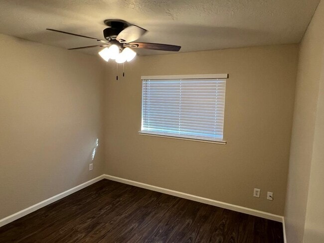 Building Photo - 4644 W Holland Ave