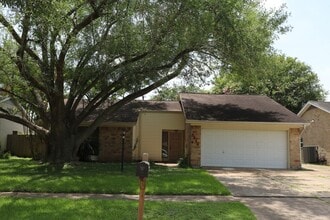 Building Photo - 9846 Sagepike Dr