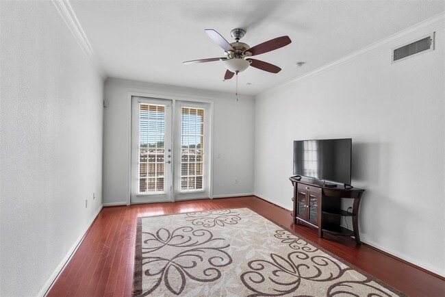 Building Photo - 7575 Kirby Dr