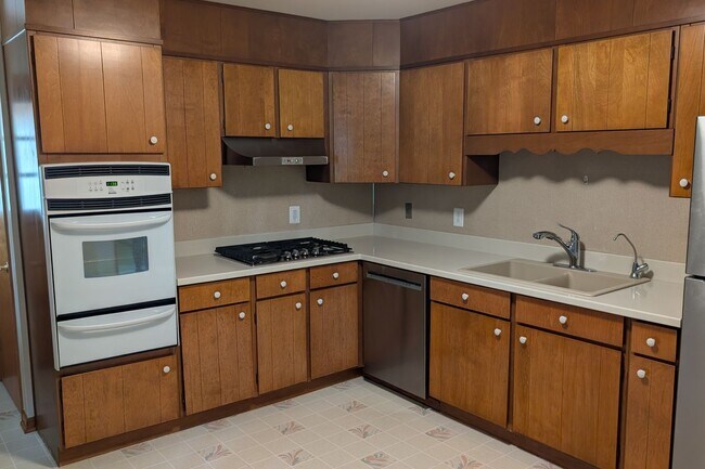 Building Photo - BEL AIR - GREEN VALLEY MANOR