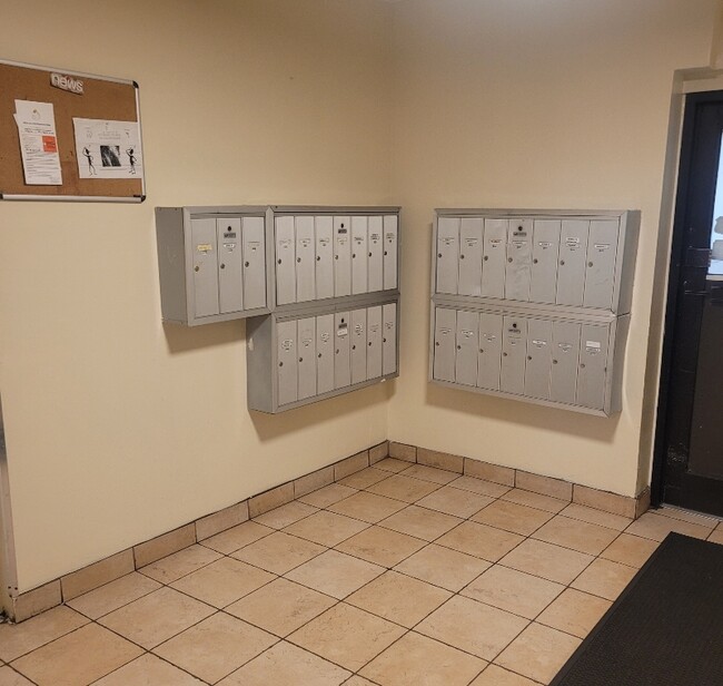 Building Photo - 4915 S Drexel Blvd