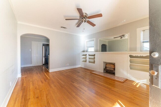 Foto del edificio - 3708 W 5th St