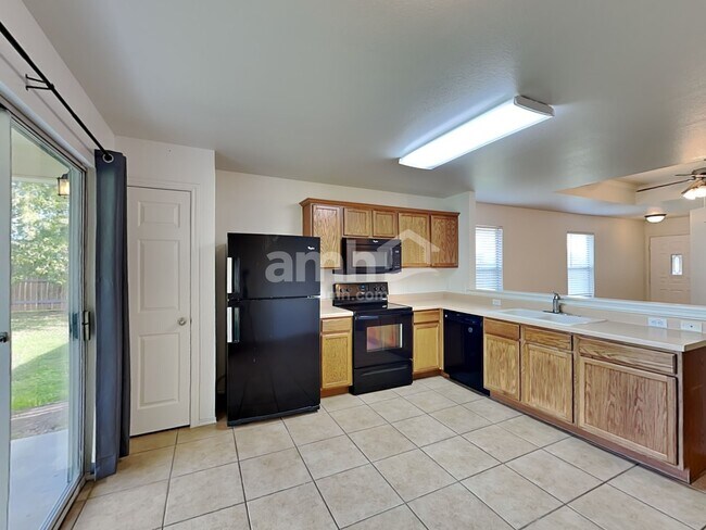 Foto del edificio - 100 Meadow Lark Ln