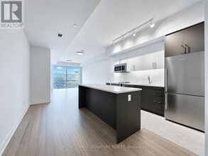 Building Photo - 664 Spadina Ave.