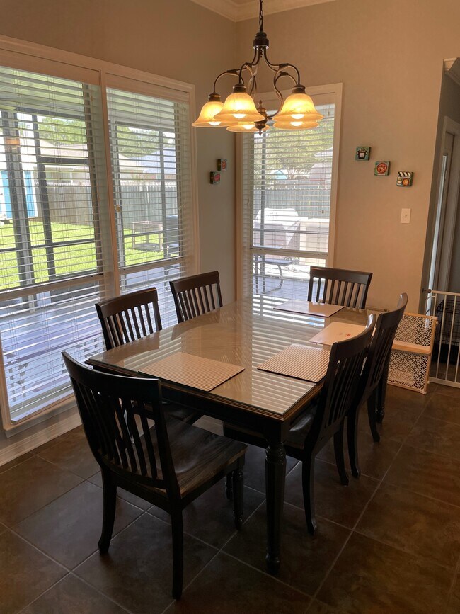 Foto del edificio - 644 Spring Branch Dr