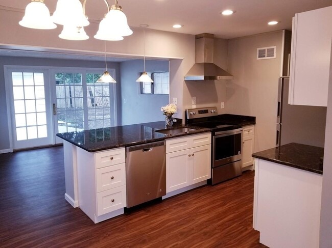 kitchen - 336 Huntley Ave