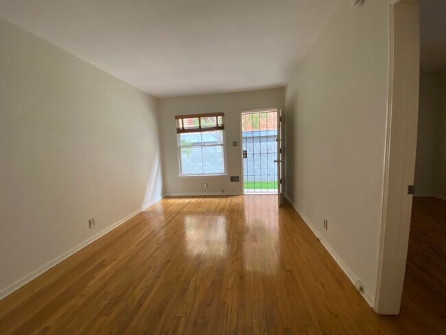 Foto del edificio - 3634 Motor Ave