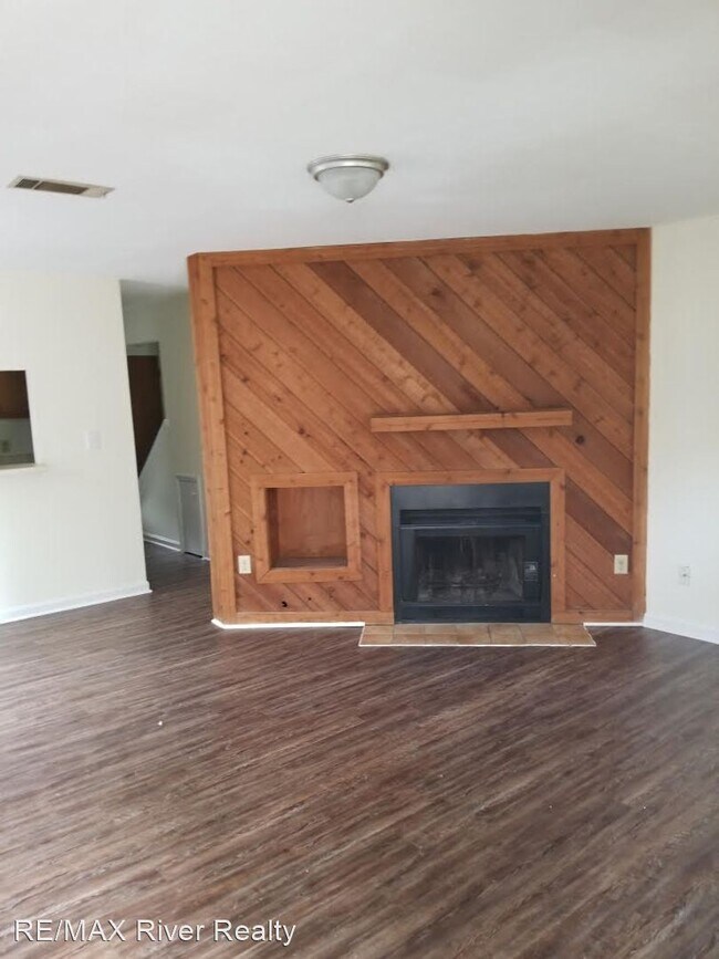 Building Photo - 2 br, 1.5 bath House - 309 Lake Ave