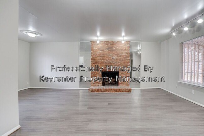 Foto del edificio - 4817 S Utica Ave